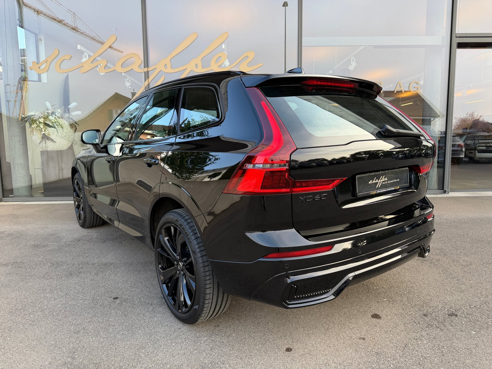 VOLVO XC60 B5 Benzin Mild Hybrid AWD Plus Dark Geartronic, Petrol, Second hand / Used, Automatic - 6