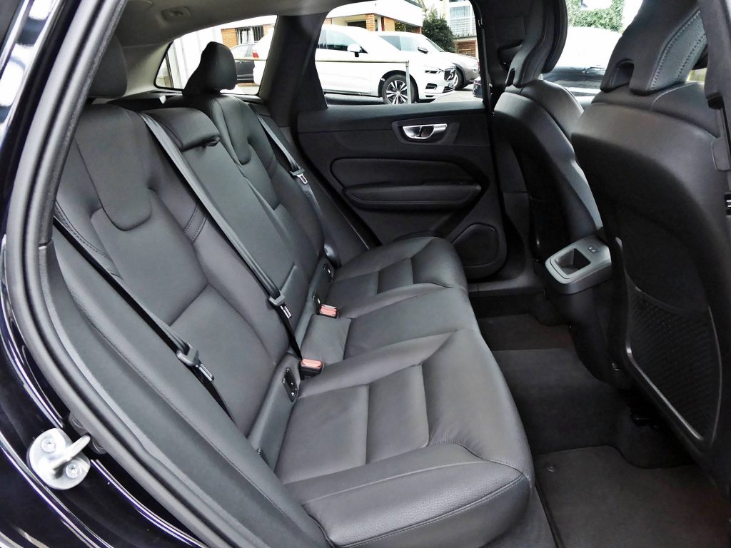 VOLVO XC60 B5 B AWD Plus Dark, Hybride Léger Essence/Électricité, Occasion / Utilisé, Automatique - 6