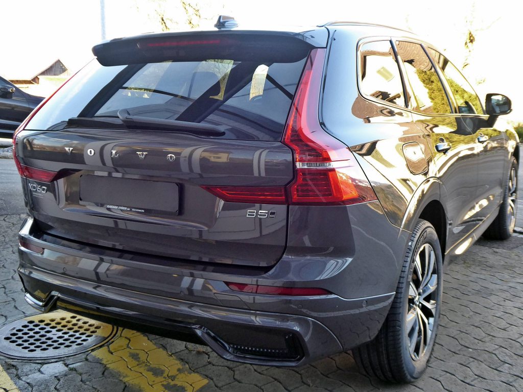VOLVO XC60 B5 B AWD Plus Dark, Hybride Léger Essence/Électricité, Occasion / Utilisé, Automatique - 4