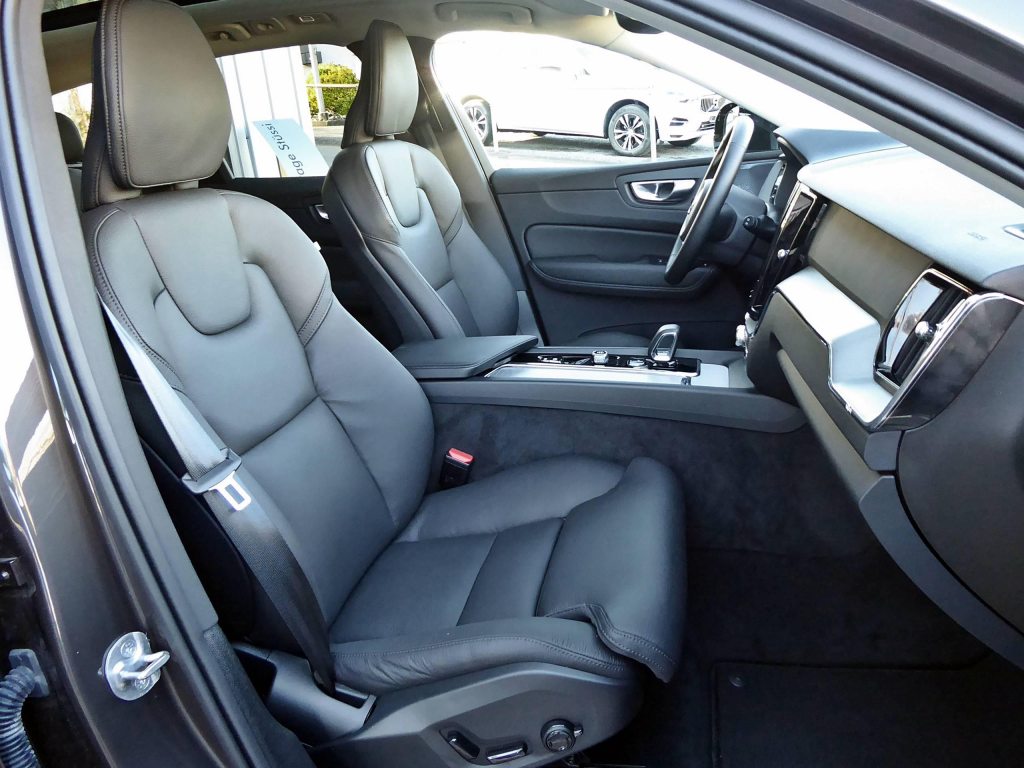 VOLVO XC60 B5 B AWD Plus Dark, Hybride Léger Essence/Électricité, Occasion / Utilisé, Automatique - 5