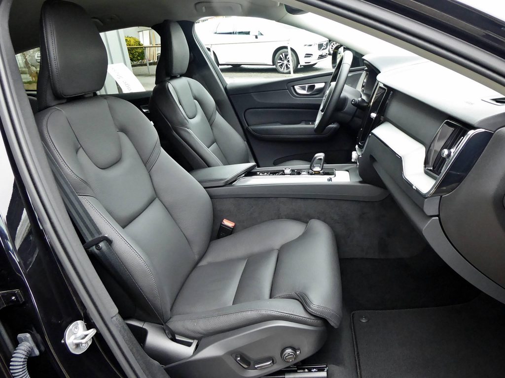 VOLVO XC60 B5 B AWD Plus Dark, Hybride Léger Essence/Électricité, Occasion / Utilisé, Automatique - 5
