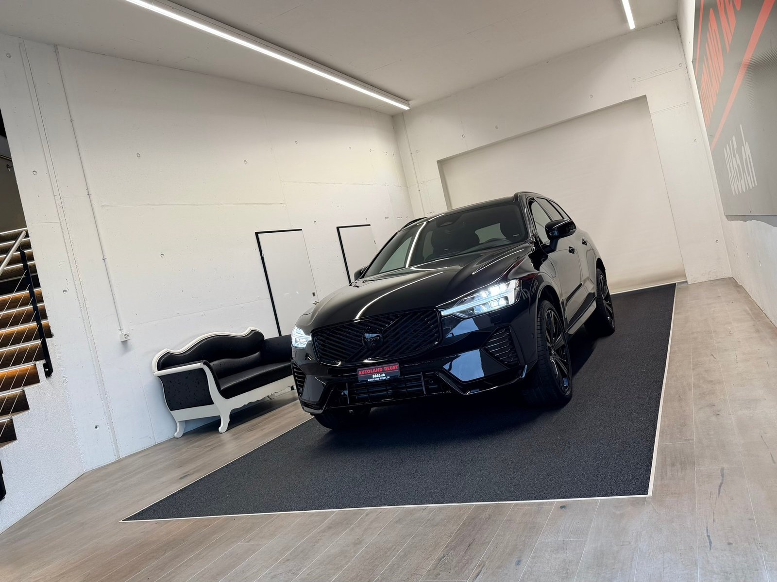 VOLVO XC60 T8 eAWD PluginHybrid Black Ed. Ultra Geartronic, Plug-in-Hybrid Petrol/Electric, Ex-demonstrator, Automatic - 3