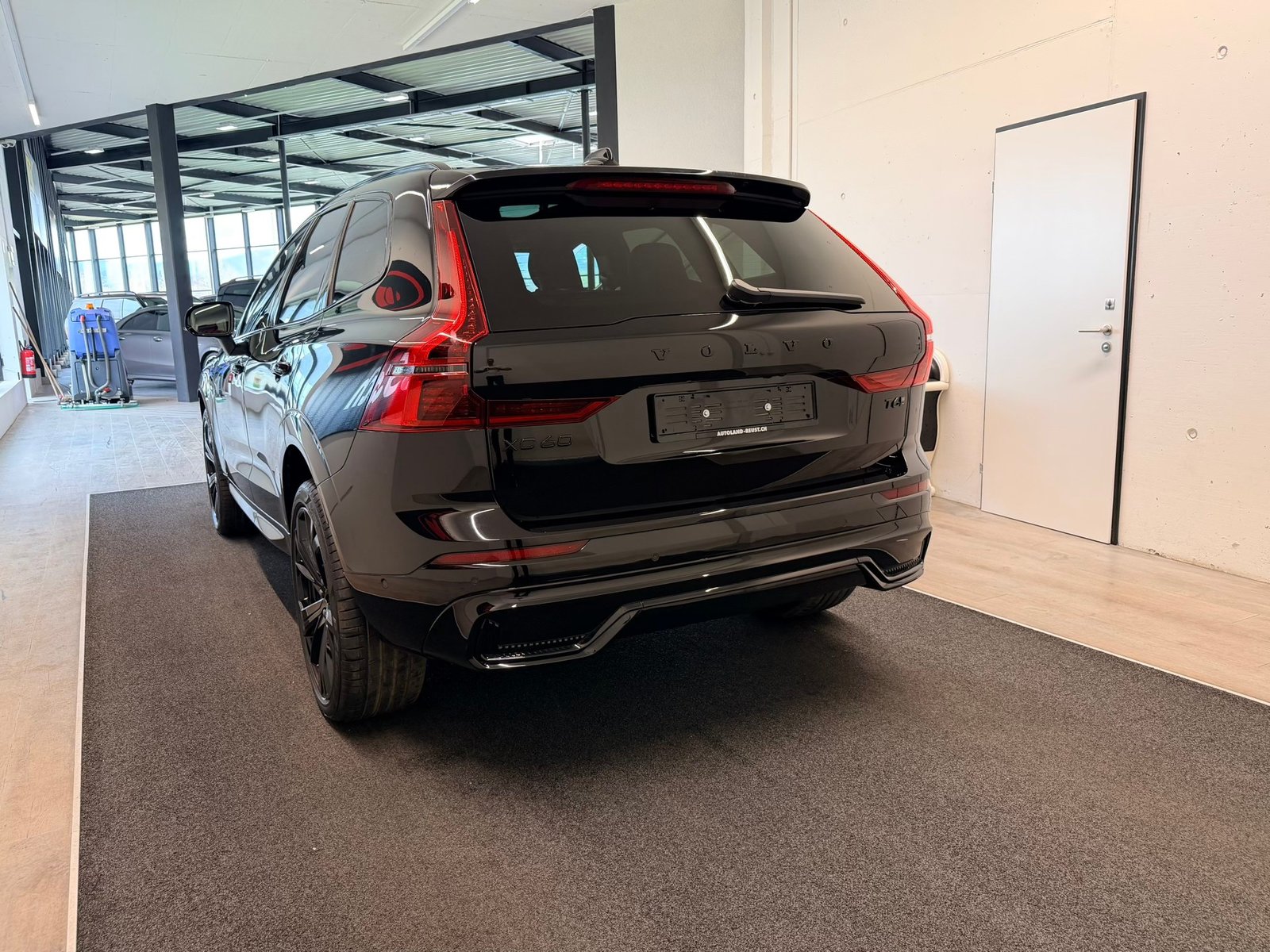 VOLVO XC60 T6 eAWD PluginHybrid Black Edition Geartronic, Plug-in-Hybrid Benzina/Elettrica, Auto dimostrativa, Automatico - 6