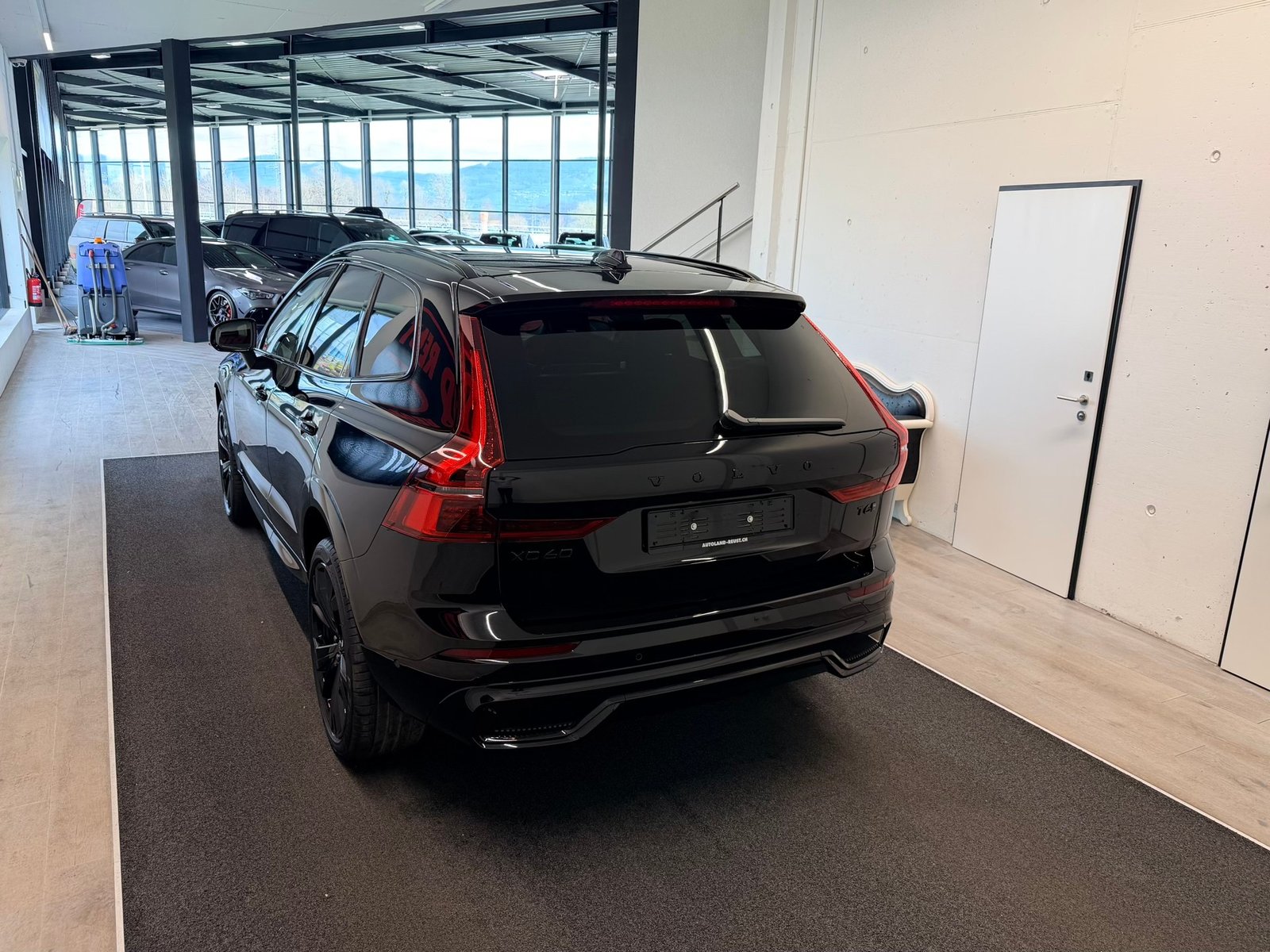 VOLVO XC60 T6 eAWD PluginHybrid Black Edition Geartronic, Plug-in-Hybrid Benzina/Elettrica, Auto dimostrativa, Automatico - 7