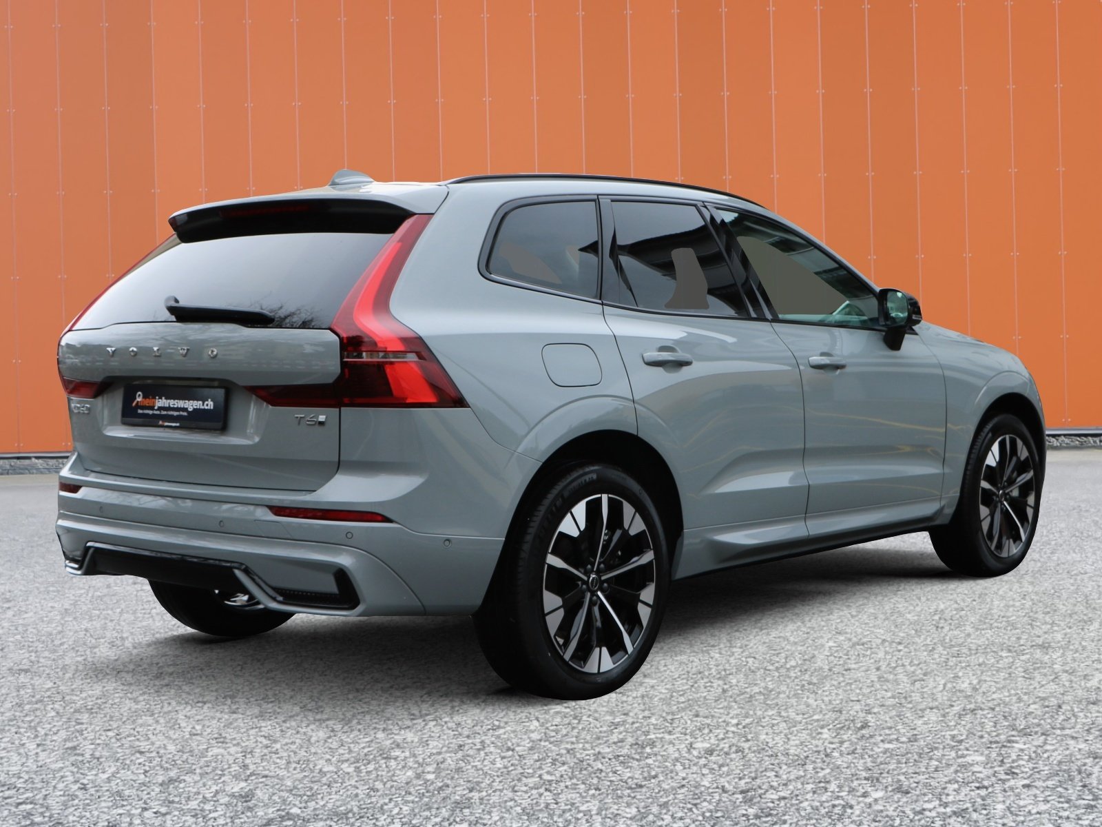 VOLVO XC60 T6 eAWD PluginHybrid Plus Dark Geartronic, Plug-in-Hybrid Petrol/Electric, Ex-demonstrator, Automatic - 2