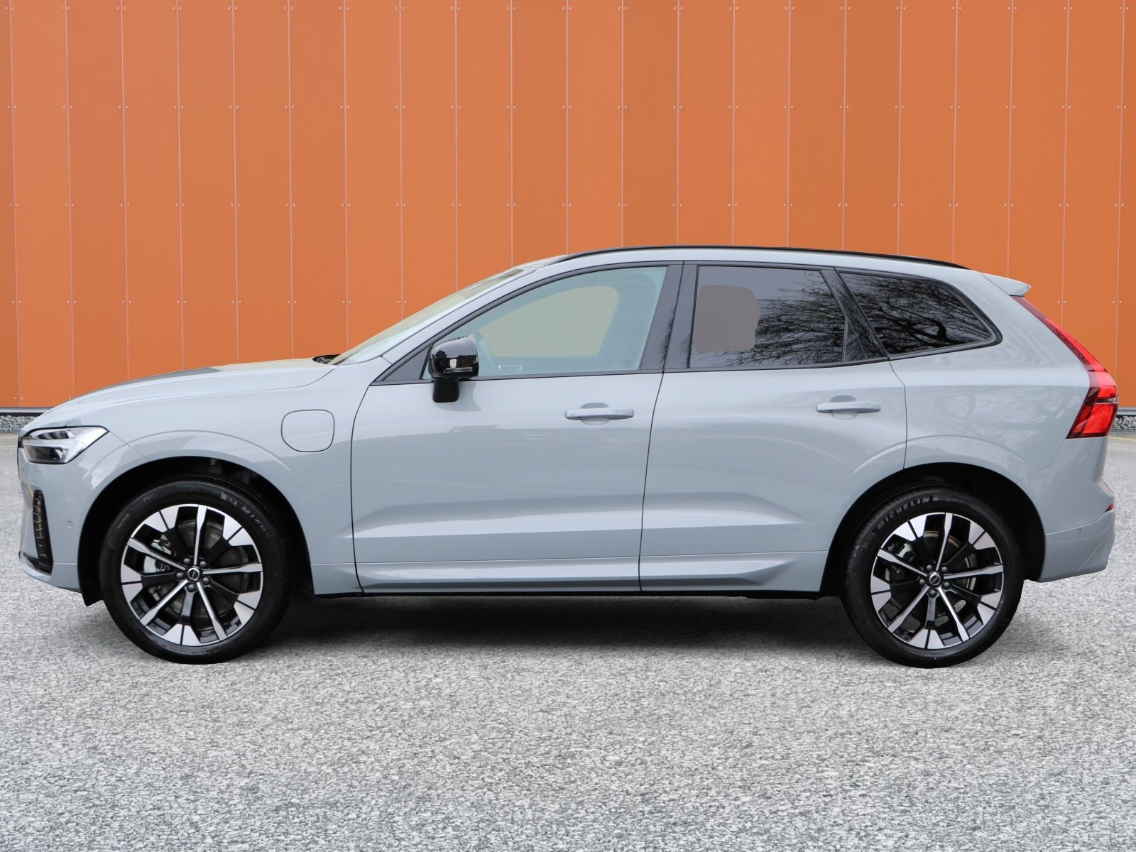 VOLVO XC60 T6 eAWD PluginHybrid Plus Dark Geartronic, Plug-in-Hybrid Petrol/Electric, Ex-demonstrator, Automatic - 3