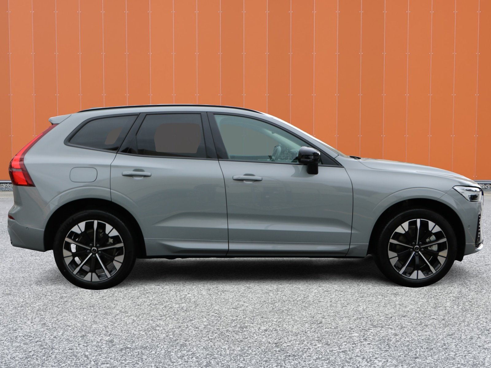 VOLVO XC60 T6 eAWD PluginHybrid Plus Dark Geartronic, Plug-in-Hybrid Petrol/Electric, Ex-demonstrator, Automatic - 4