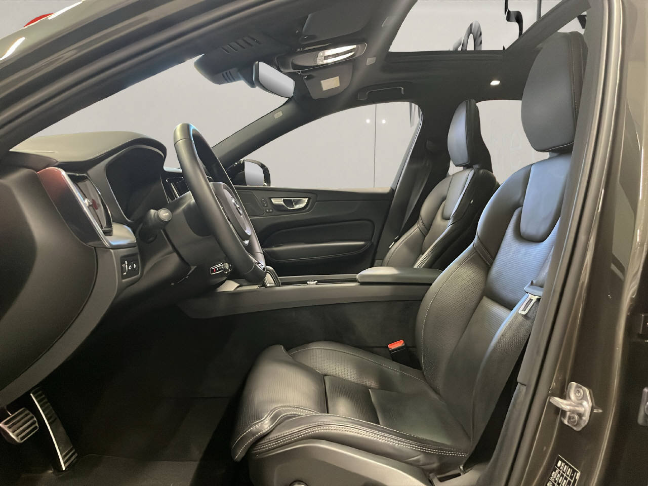 VOLVO XC60 T8 eAWD R-Design, Plug-in-Hybrid Benzin/Elektro, Occasion / Gebraucht, Automat - 7