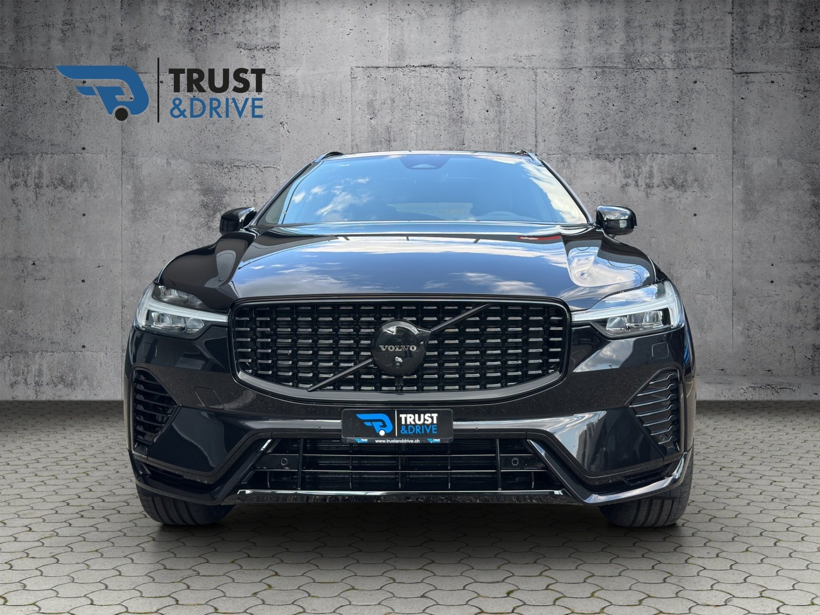 VOLVO XC60 T6 eAWD Xcentric, Full-Hybrid Petrol/Electric, Second hand / Used, Automatic - 2