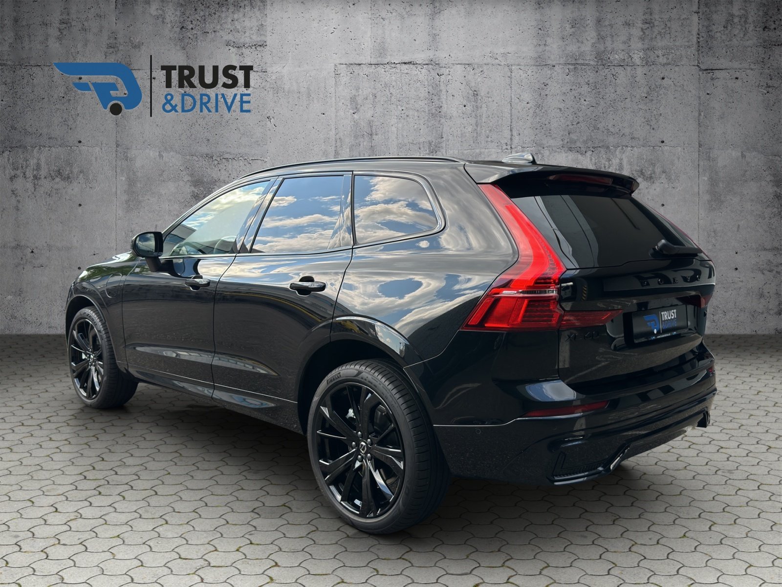 VOLVO XC60 T6 eAWD Xcentric, Full-Hybrid Petrol/Electric, Second hand / Used, Automatic - 4