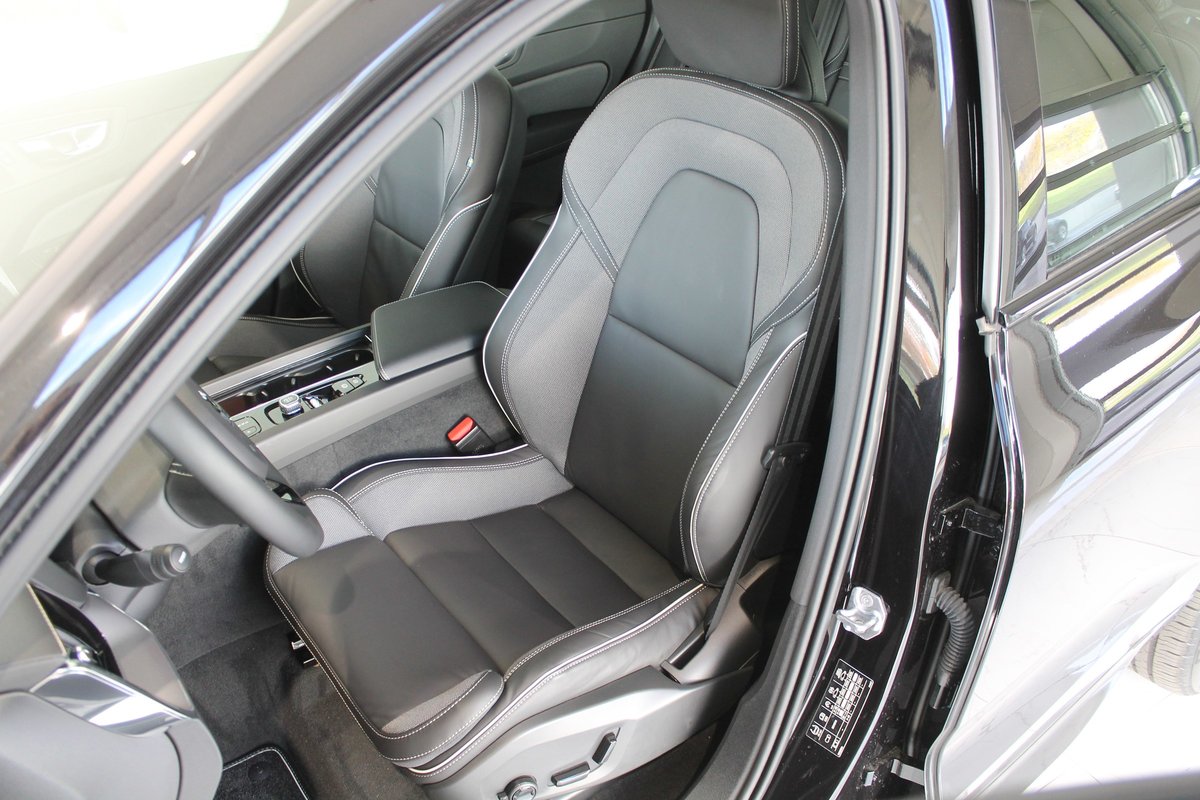 VOLVO XC60 T6 eAWD R-Design Geartronic, Plug-in-Hybrid Benzin/Elektro, Neuwagen, Automatik - 6