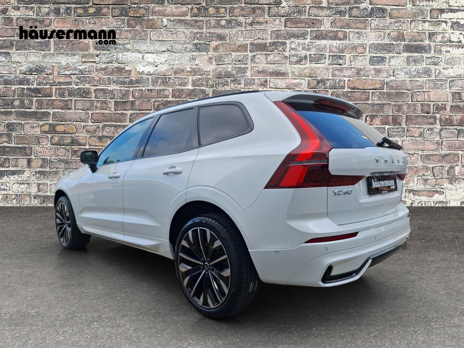 VOLVO XC60 2.0 B5 MH Ultra Dark AWD, Hybride Léger Essence/Électricité, Voiture nouvelle, Automatique - 2