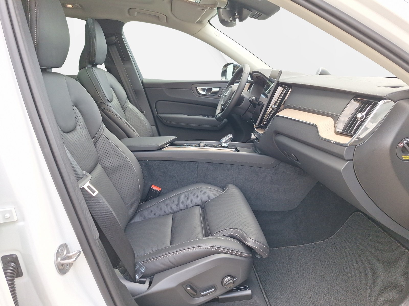 VOLVO XC60 2.0 B5 MH Ultra Dark AWD, Hybride Léger Essence/Électricité, Voiture nouvelle, Automatique - 7