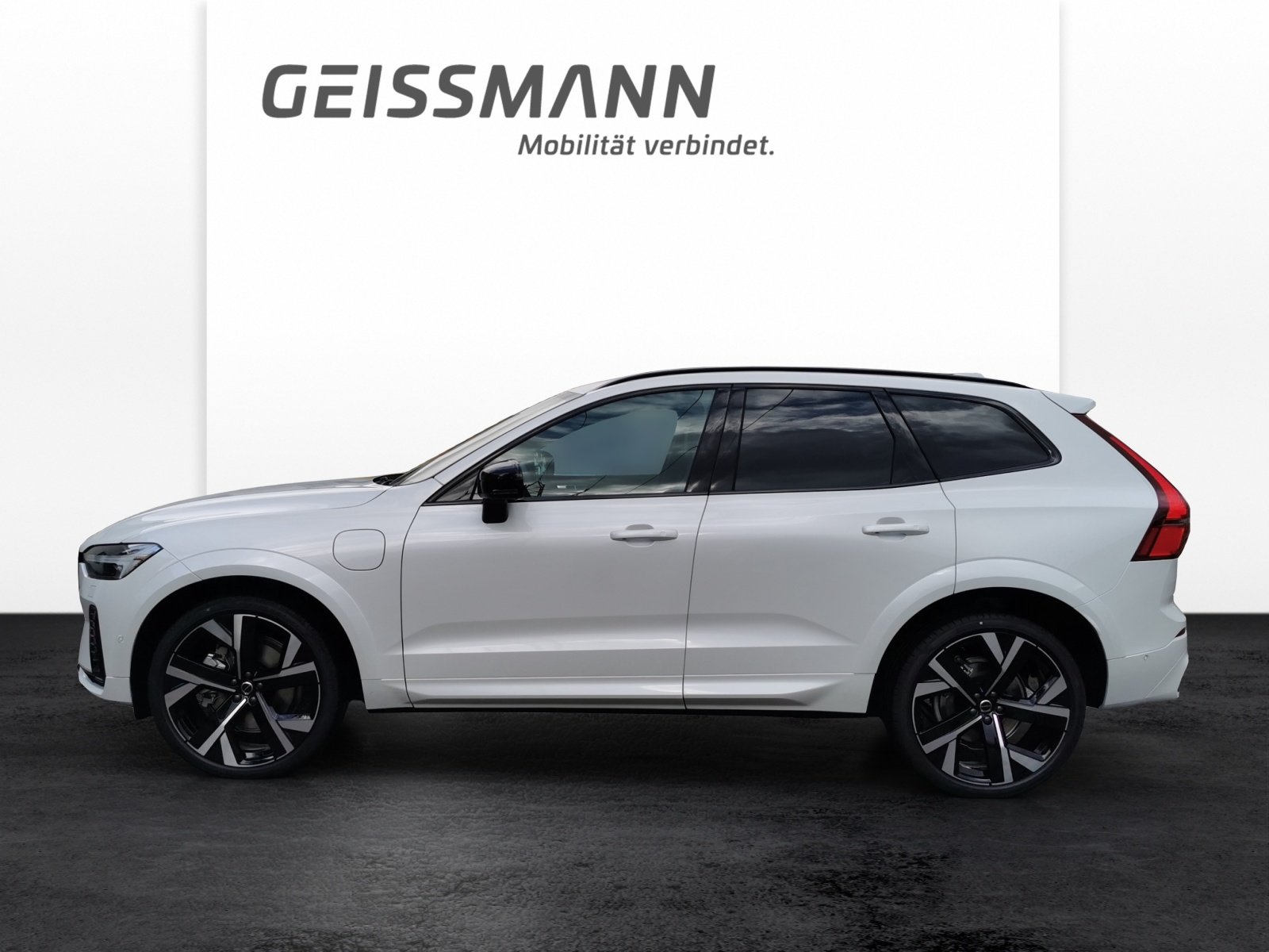 VOLVO XC60 2.0 T8 TE Black Edition eAWD, Plug-in-Hybrid Petrol/Electric, New car, Automatic - 3