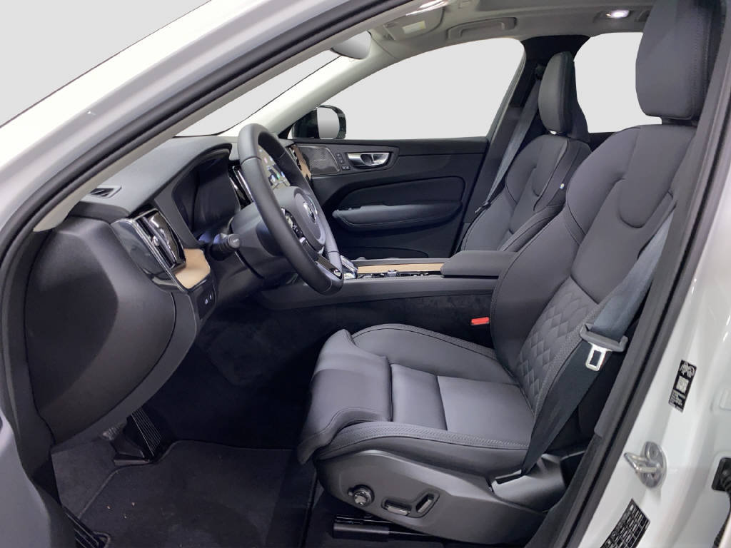VOLVO XC60 2.0 T6 TE Plus Dark eAWD, Hybride Rechargeable Essence/Électricité, Voiture nouvelle, Automatique - 6