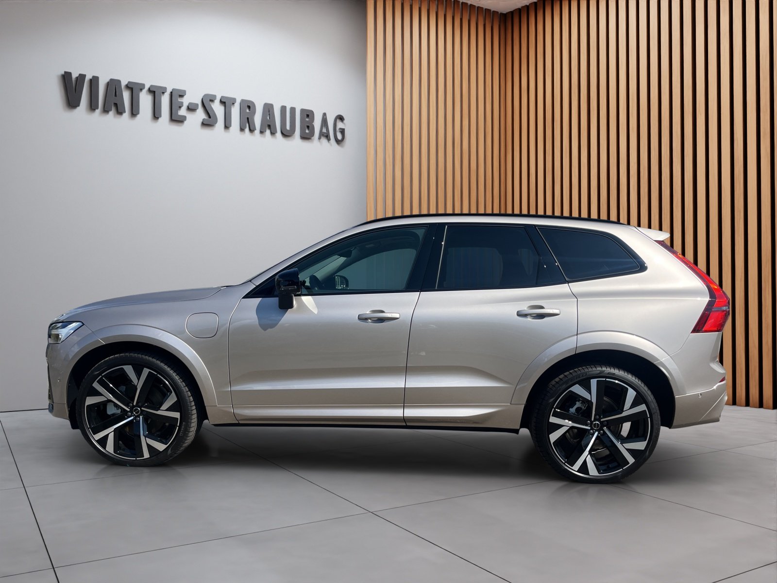 VOLVO XC60 2.0 T6 TE Ultra Dark eAWD, Plug-in-Hybrid Benzina/Elettrica, Auto nuove, Automatico - 2