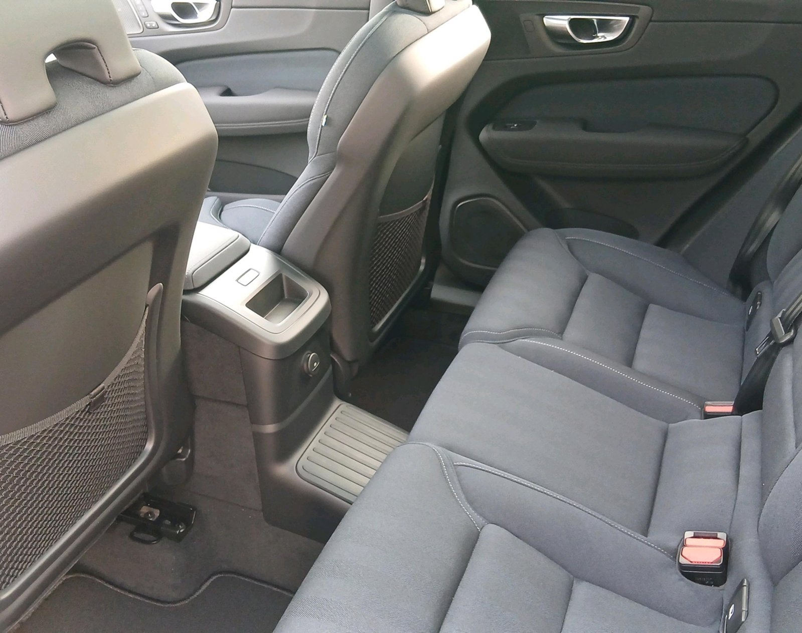 VOLVO XC60 2.0 T6 TE Plus Dark eAWD, Hybride Intégral Essence/Électricité, Voiture nouvelle, Automatique - 5