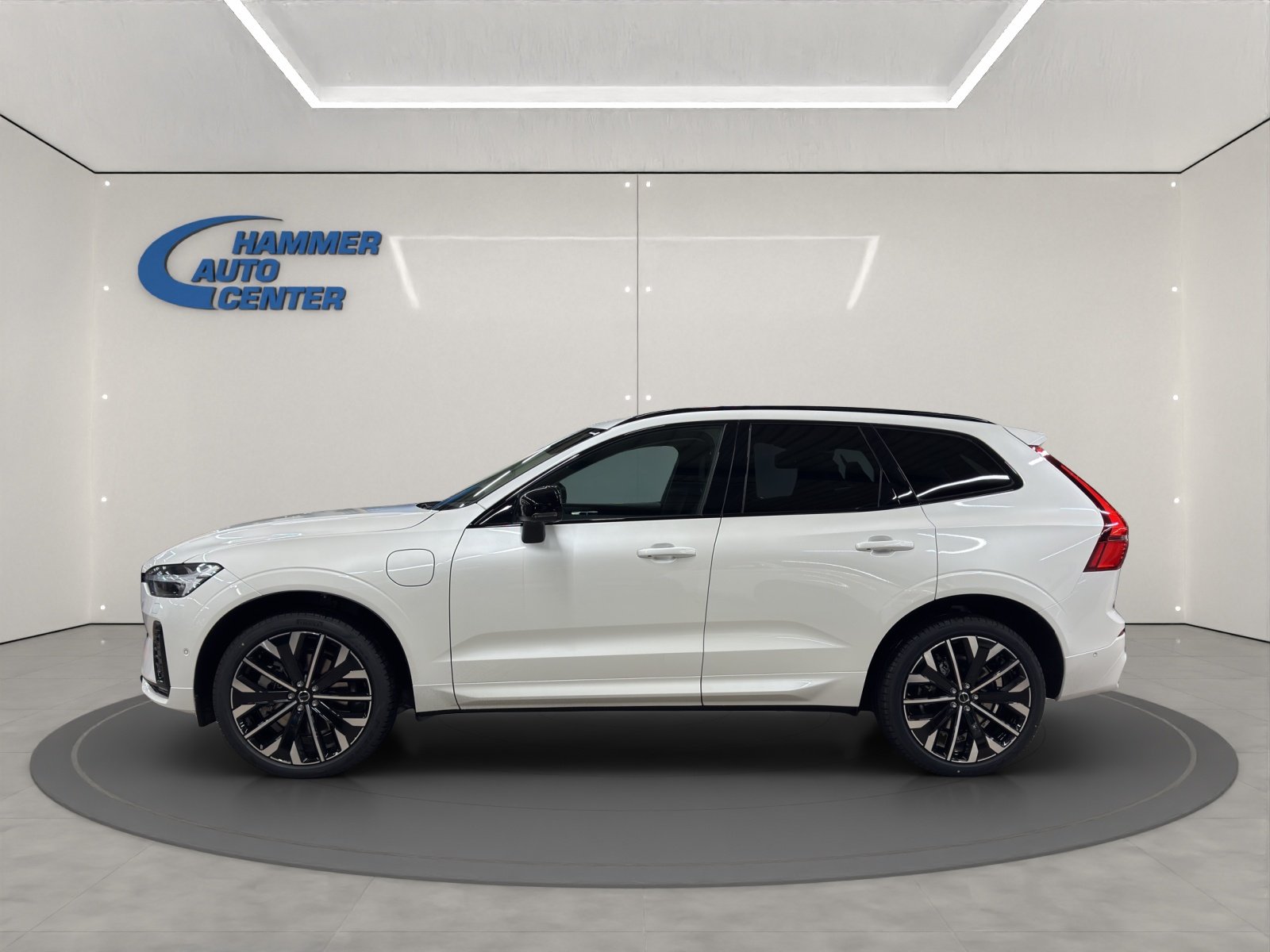 VOLVO XC60 2.0 T8 TE Ultra Dark eAWD, Plug-in-Hybrid Benzina/Elettrica, Auto nuove, Automatico - 2