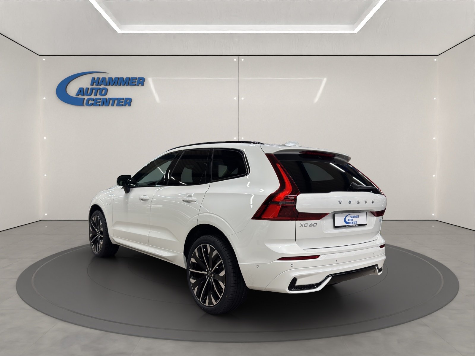 VOLVO XC60 2.0 T8 TE Ultra Dark eAWD, Plug-in-Hybrid Benzina/Elettrica, Auto nuove, Automatico - 3