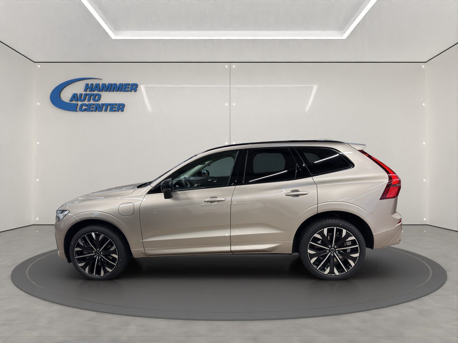 VOLVO XC60 2.0 T8 TE Ultra Dark eAWD, Plug-in-Hybrid Benzina/Elettrica, Auto nuove, Automatico - 2