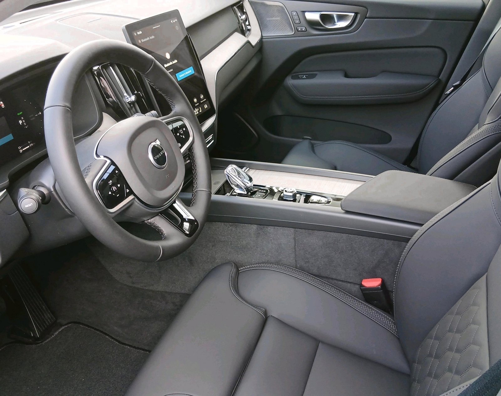 VOLVO XC60 2.0 T6 TE Plus Bright eAW, Hybride Intégral Essence/Électricité, Voiture nouvelle, Automatique - 3