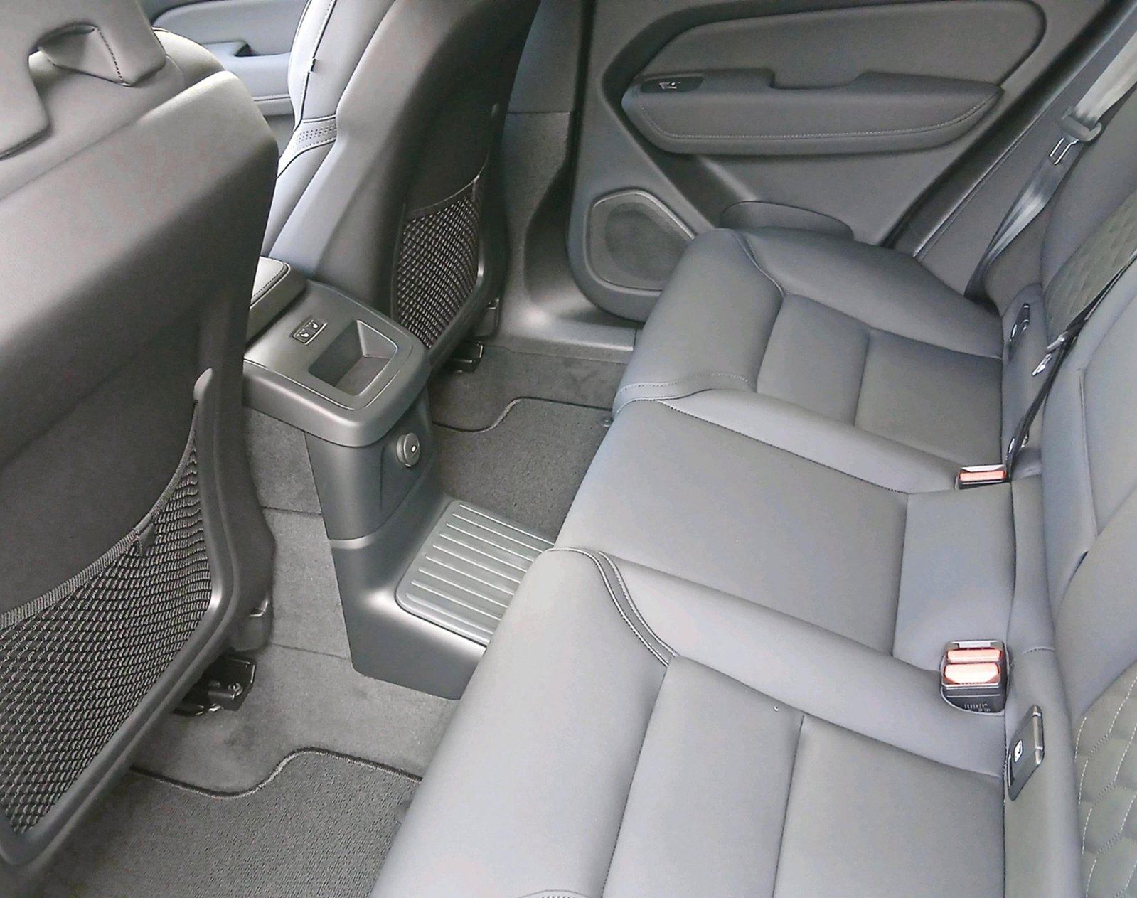 VOLVO XC60 2.0 T6 TE Plus Bright eAW, Hybride Intégral Essence/Électricité, Voiture nouvelle, Automatique - 4