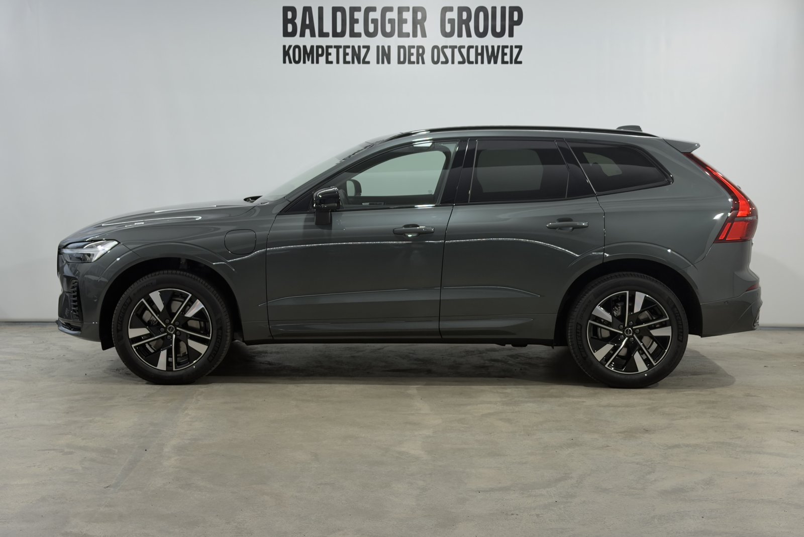 VOLVO XC60 2.0 T6 TE Plus Dark eAWD, Hybride Intégral Essence/Électricité, Voiture nouvelle, Automatique - 2