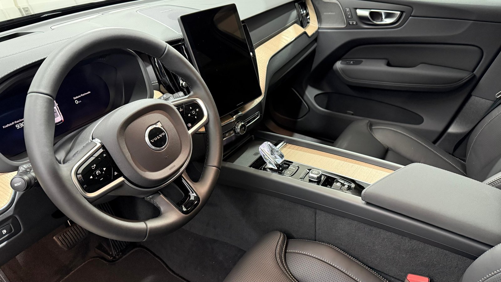 VOLVO XC60 2.0 T6 TE Ultra Dark eAWD, Hybride Intégral Essence/Électricité, Voiture nouvelle, Automatique - 4