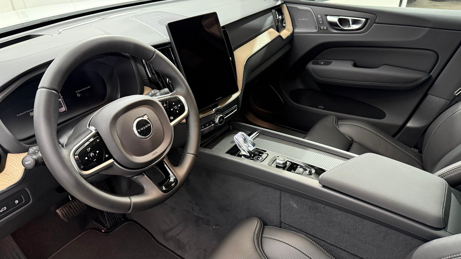 VOLVO XC60 2.0 T6 TE Ultra Dark eAWD, Hybride Intégral Essence/Électricité, Voiture nouvelle, Automatique - 4