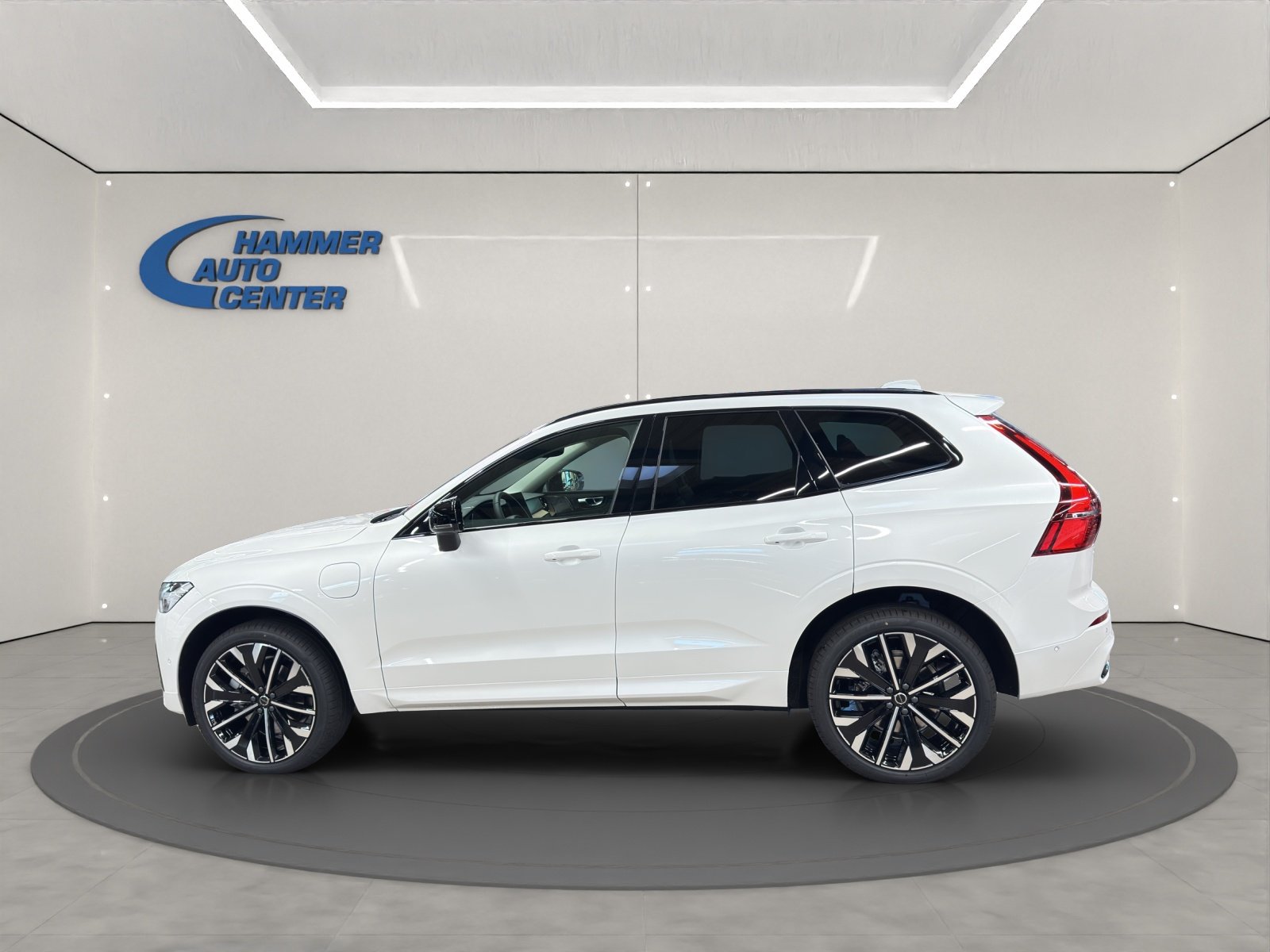 VOLVO XC60 2.0 T6 TE Ultra Dark eAWD, Hybride Rechargeable Essence/Électricité, Voiture nouvelle, Automatique - 2