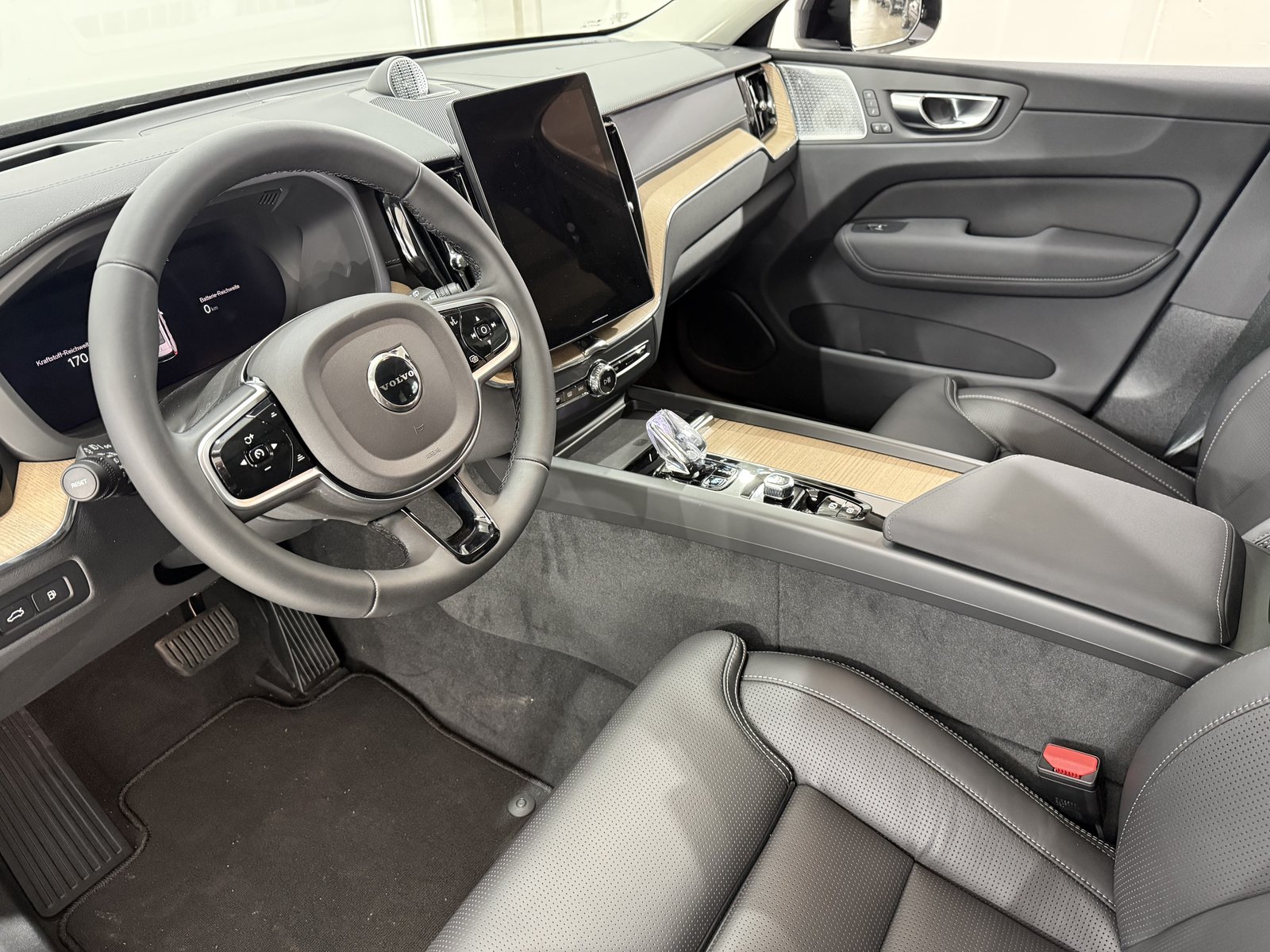 VOLVO XC60 2.0 T6 TE Ultra Bright eA, Full-Hybrid Petrol/Electric, New car, Automatic - 4
