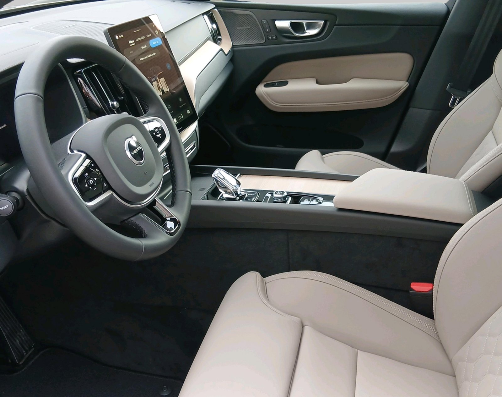 VOLVO XC60 2.0 T6 TE Ultra Dark eAWD, Voll-Hybrid Benzin/Elektro, Neuwagen, Automatik - 4