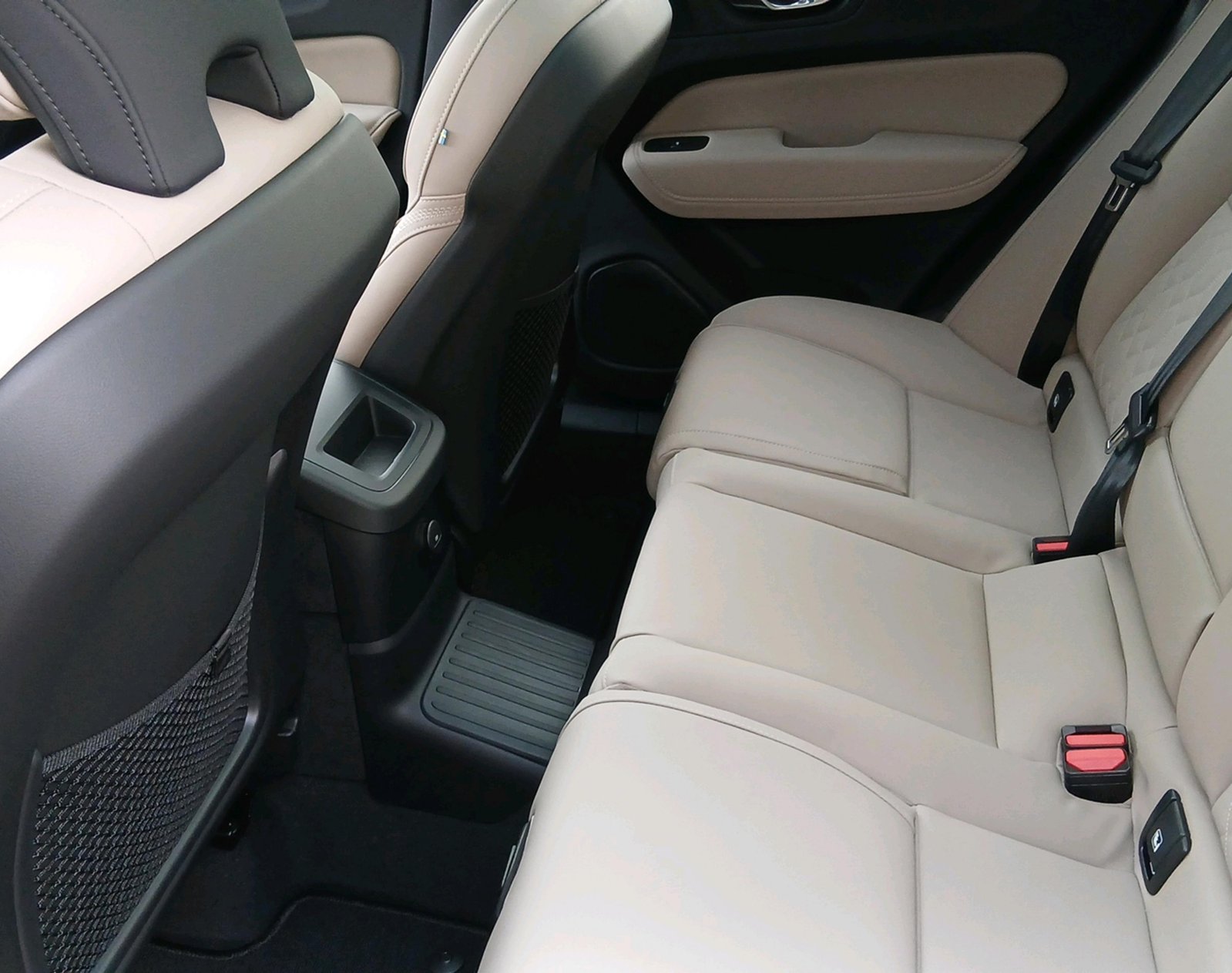 VOLVO XC60 2.0 T6 TE Ultra Dark eAWD, Voll-Hybrid Benzin/Elektro, Neuwagen, Automatik - 5