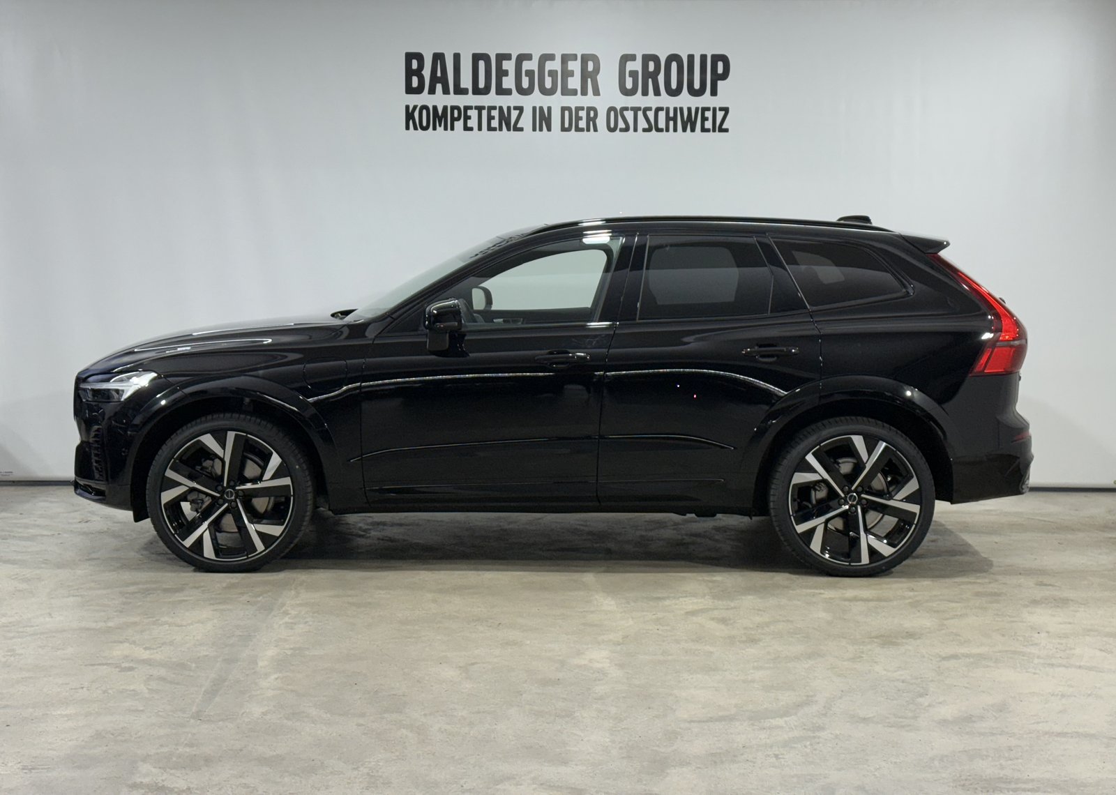 VOLVO XC60 2.0 T6 TE Black Edition e, Hybride Intégral Essence/Électricité, Voiture nouvelle, Automatique - 2