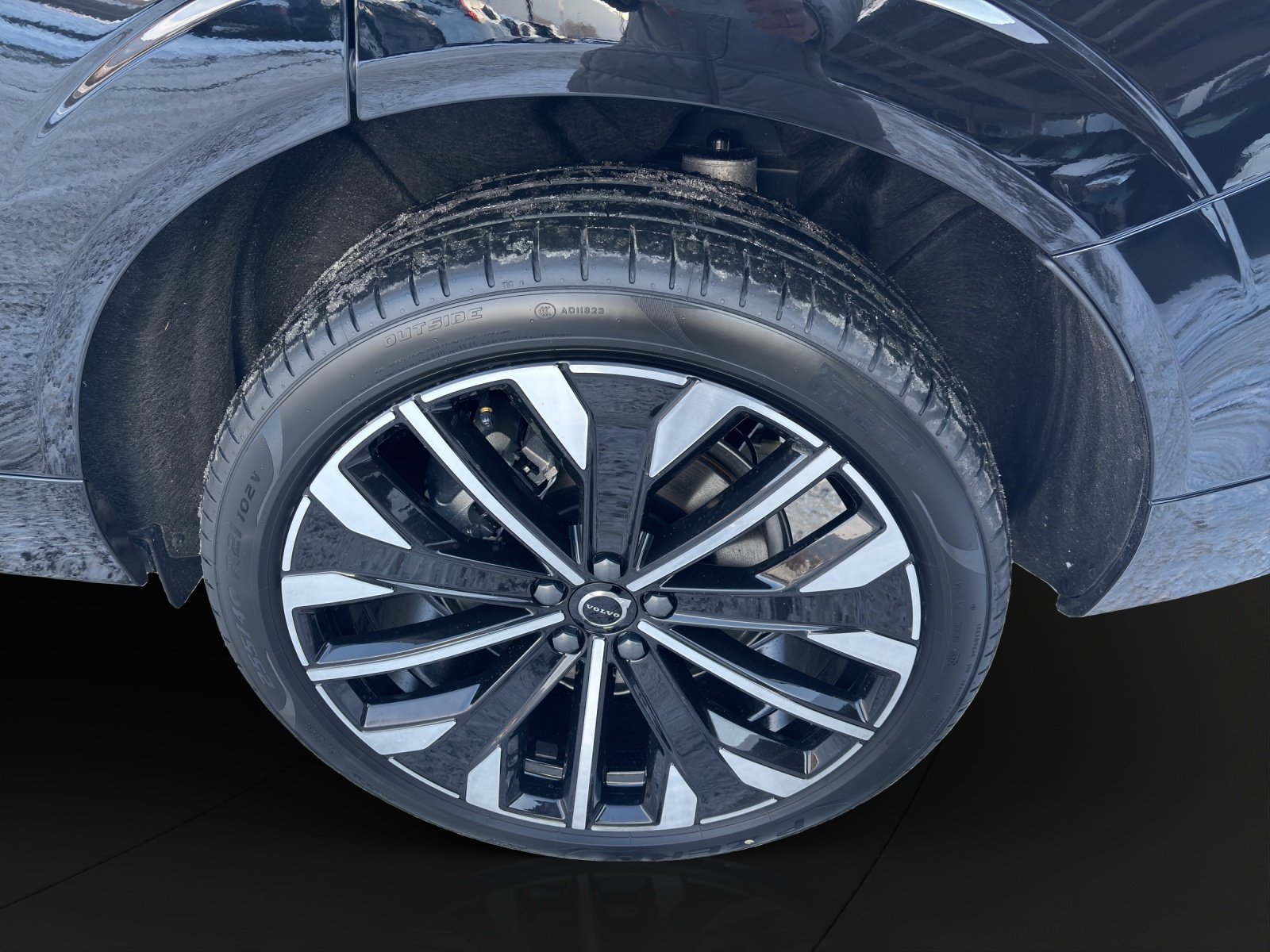VOLVO XC60 2.0 T6 TE Ultra Dark eAWD, Hybride Rechargeable Essence/Électricité, Voiture nouvelle, Automatique - 2
