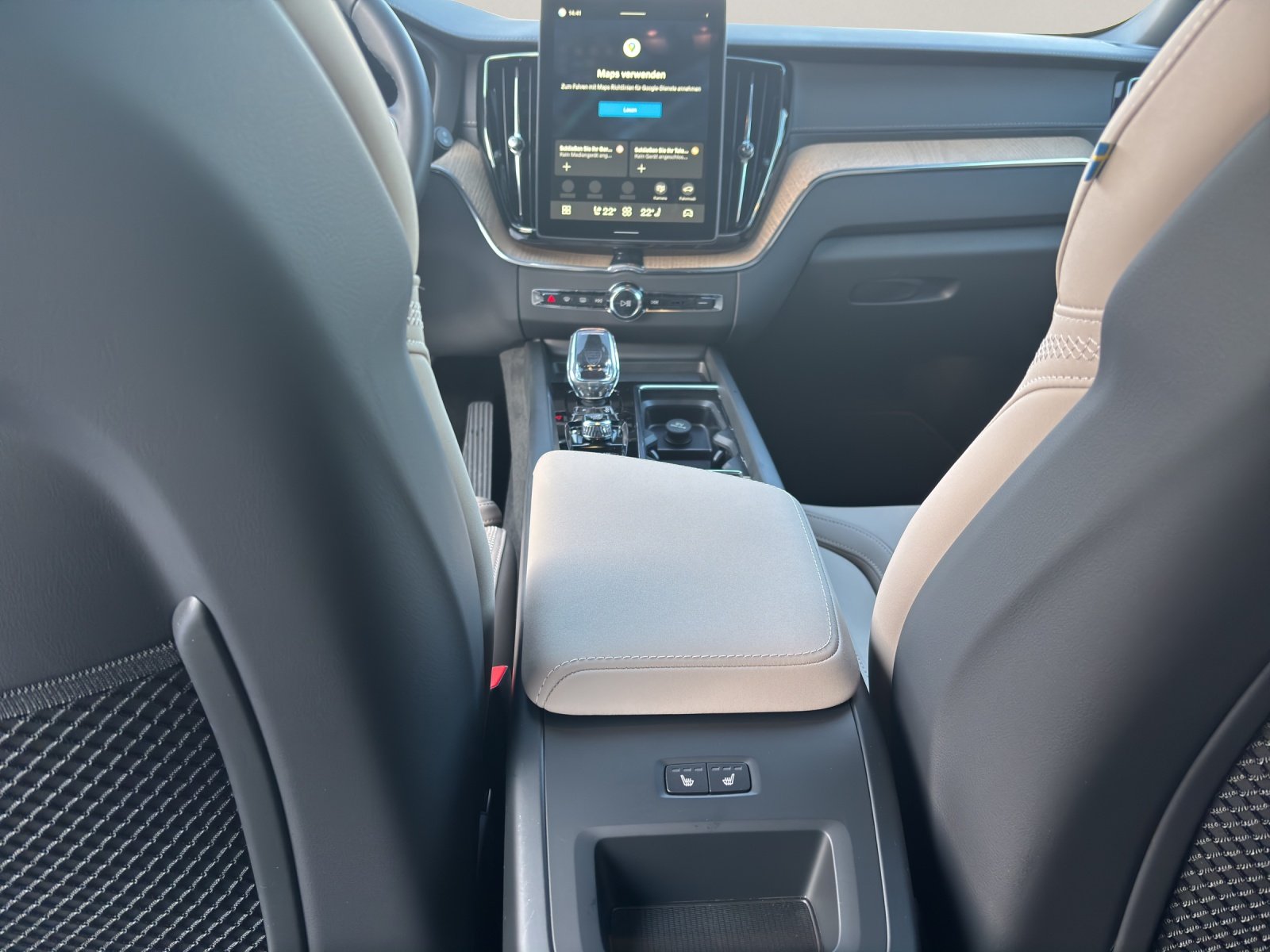 VOLVO XC60 2.0 T6 TE Ultra Dark eAWD, Hybride Rechargeable Essence/Électricité, Voiture nouvelle, Automatique - 6
