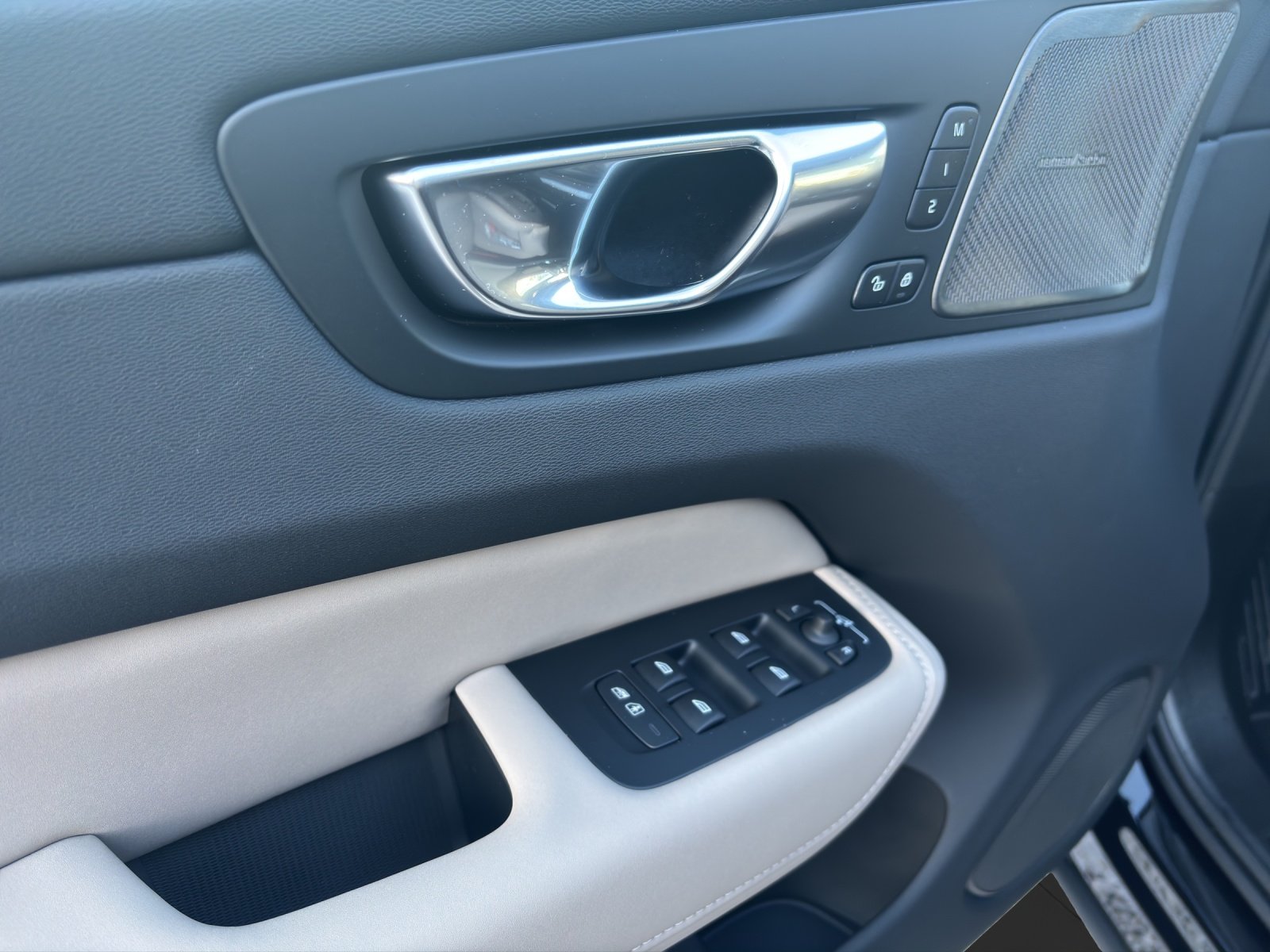 VOLVO XC60 2.0 T6 TE Ultra Dark eAWD, Hybride Rechargeable Essence/Électricité, Voiture nouvelle, Automatique - 7