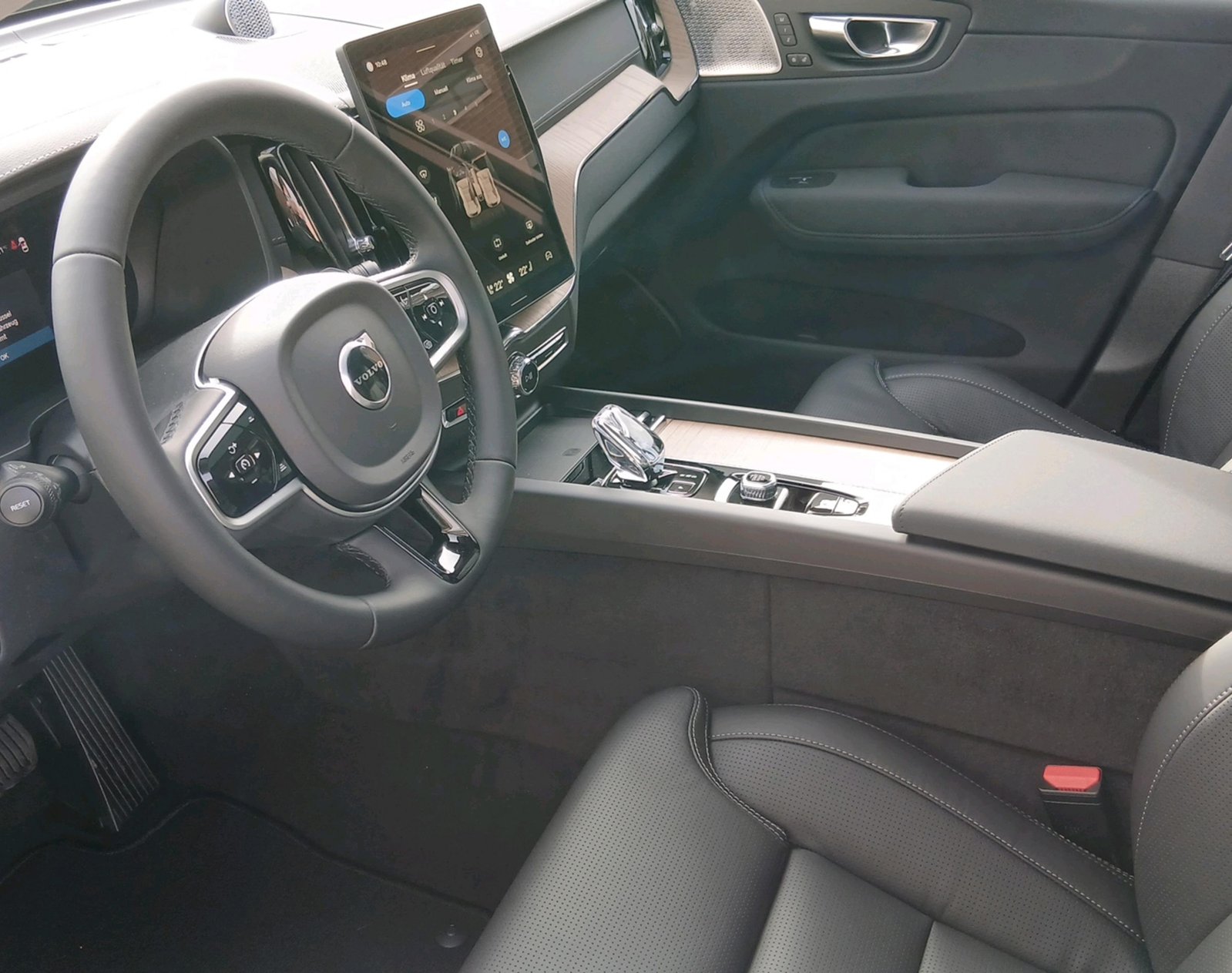 VOLVO XC60 2.0 T8 TE Ultra Dark eAWD, Full-Hybrid Petrol/Electric, New car, Automatic - 4
