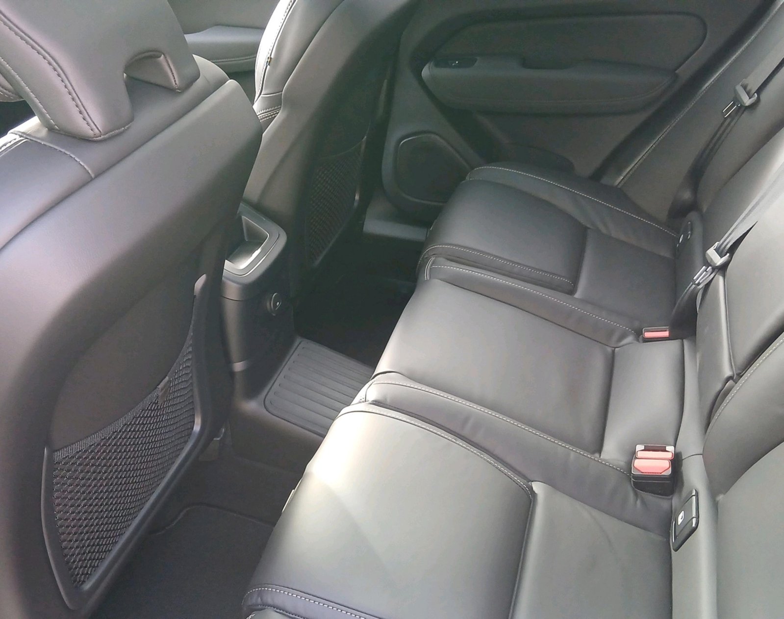 VOLVO XC60 2.0 T8 TE Ultra Dark eAWD, Full-Hybrid Petrol/Electric, New car, Automatic - 5