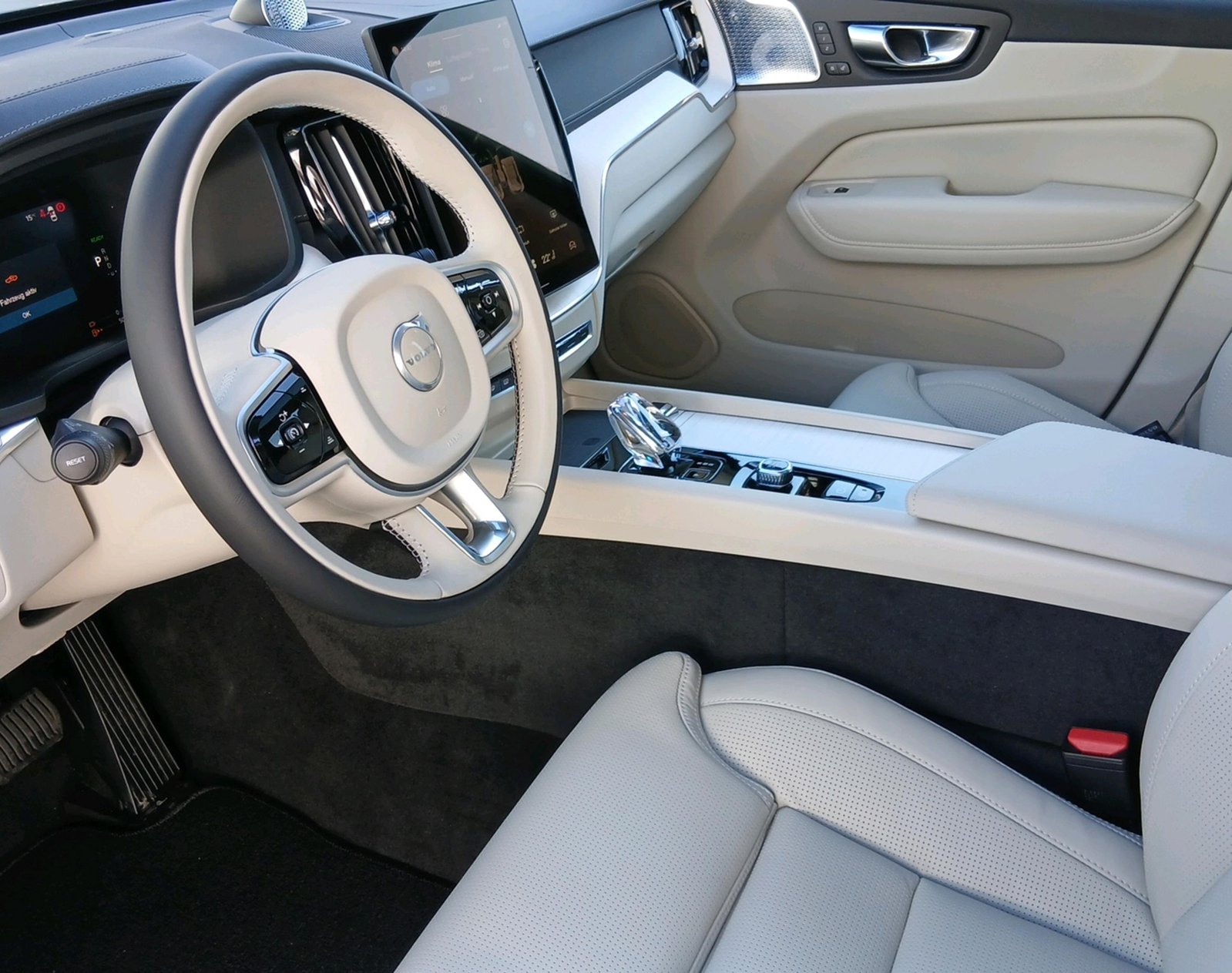 VOLVO XC60 2.0 T8 TE Ultra Dark eAWD, Hybride Intégral Essence/Électricité, Voiture nouvelle, Automatique - 4