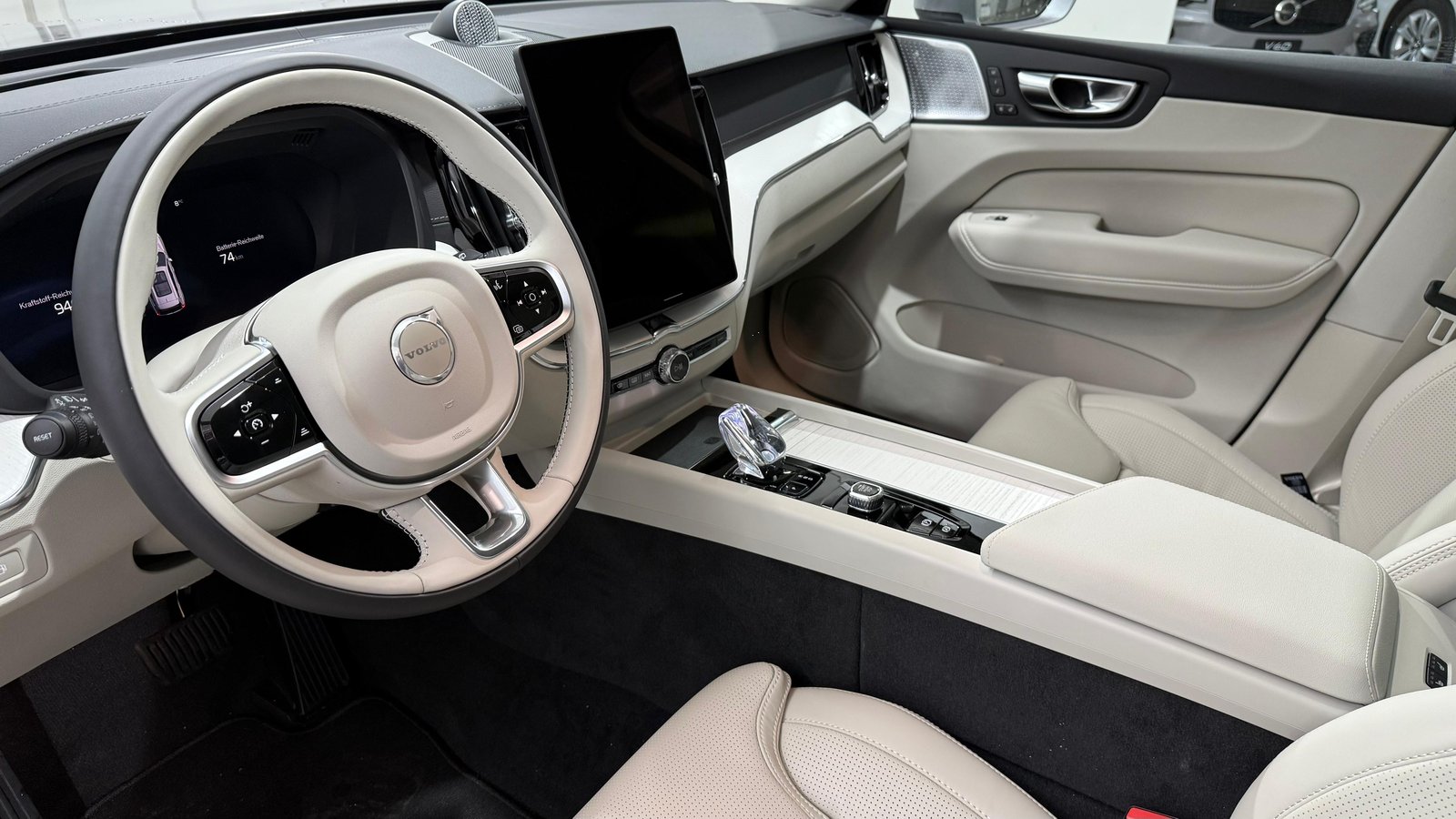 VOLVO XC60 2.0 T6 TE Ultra Bright eA, Full-Hybrid Petrol/Electric, New car, Automatic - 4