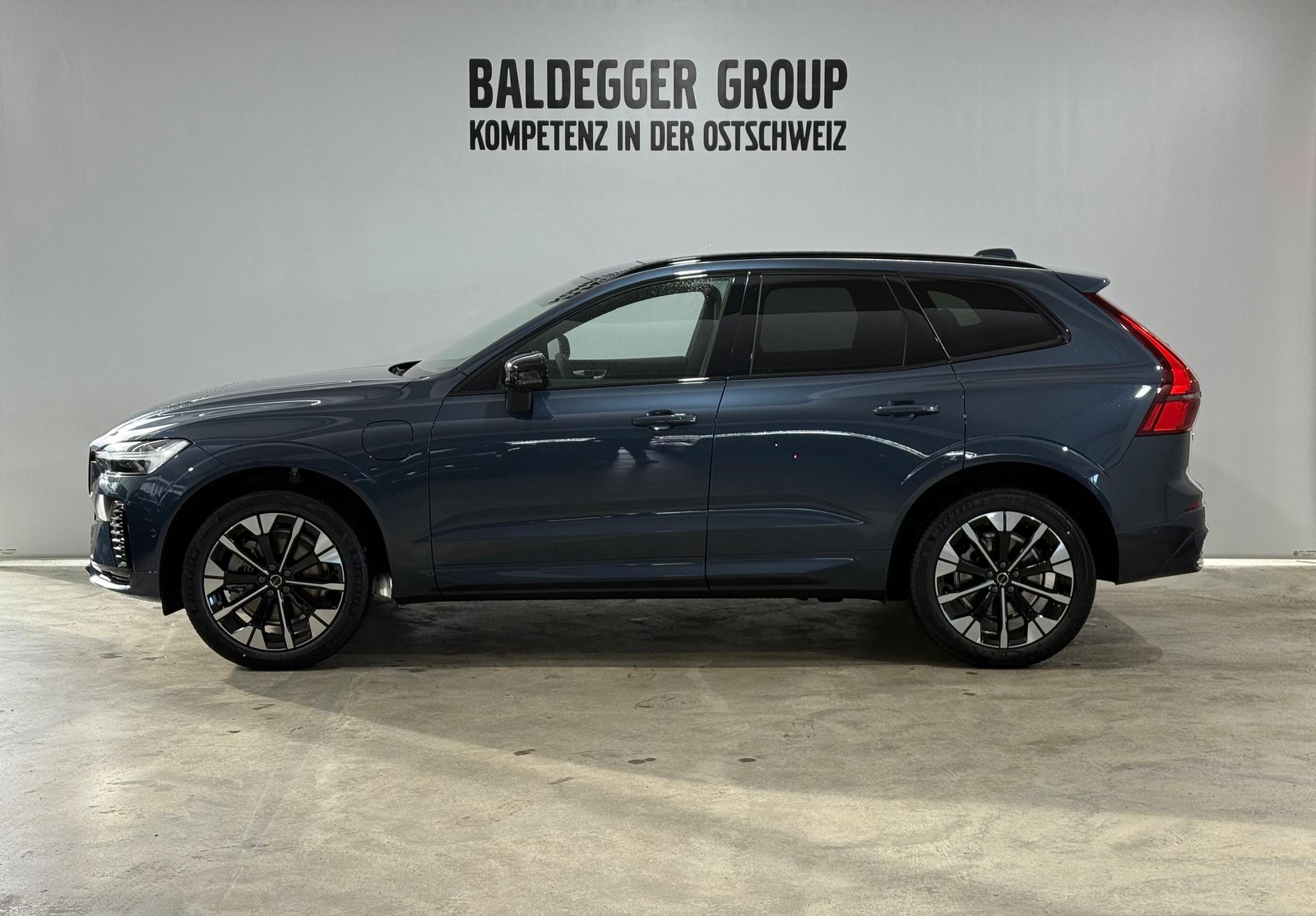 VOLVO XC60 2.0 T6 TE Ultra Dark eAWD, Voll-Hybrid Benzin/Elektro, Neuwagen, Automatik - 2