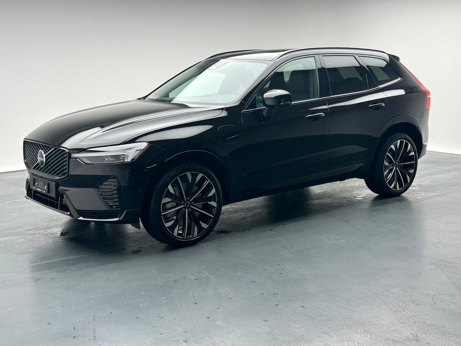 VOLVO XC60 2.0 T6 TE Ultra Dark eAWD, Hybride Rechargeable Essence/Électricité, Voiture nouvelle, Automatique - 2