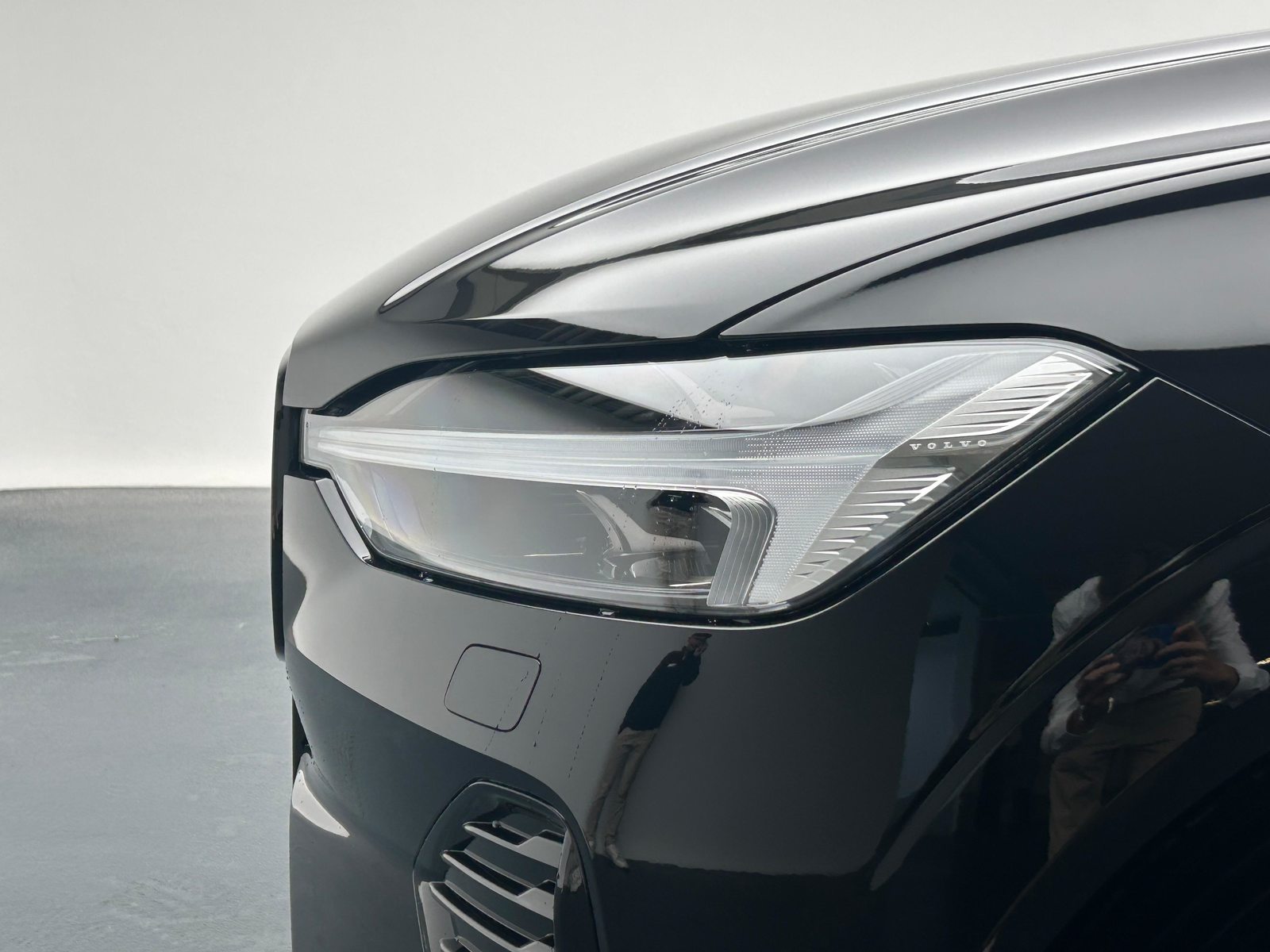 VOLVO XC60 2.0 T6 TE Ultra Dark eAWD, Hybride Rechargeable Essence/Électricité, Voiture nouvelle, Automatique - 3
