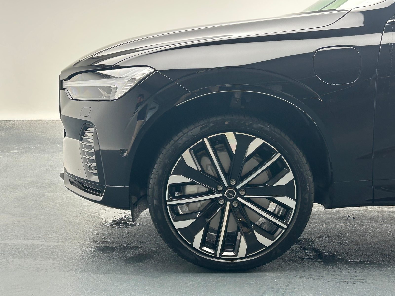 VOLVO XC60 2.0 T6 TE Ultra Dark eAWD, Hybride Rechargeable Essence/Électricité, Voiture nouvelle, Automatique - 7