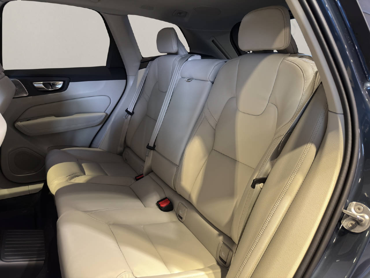 VOLVO XC60 2.0 T6 TE Ultra Bright eAWD, Hybride Rechargeable Essence/Électricité, Voiture nouvelle, Automatique - 6