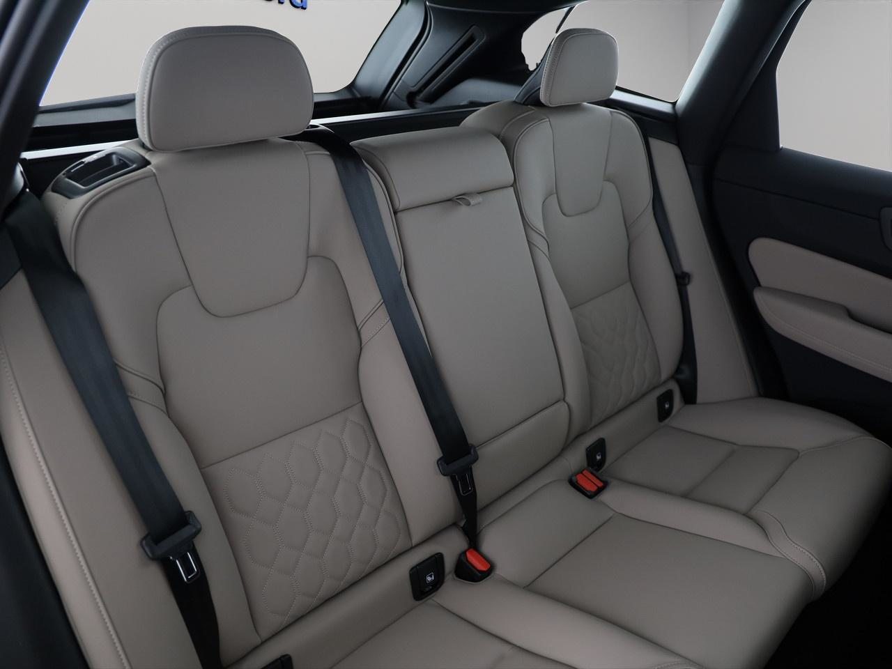 VOLVO XC60 2.0 T6 TE Plus Bright eAWD, Hybride Rechargeable Essence/Électricité, Voiture nouvelle, Automatique - 7