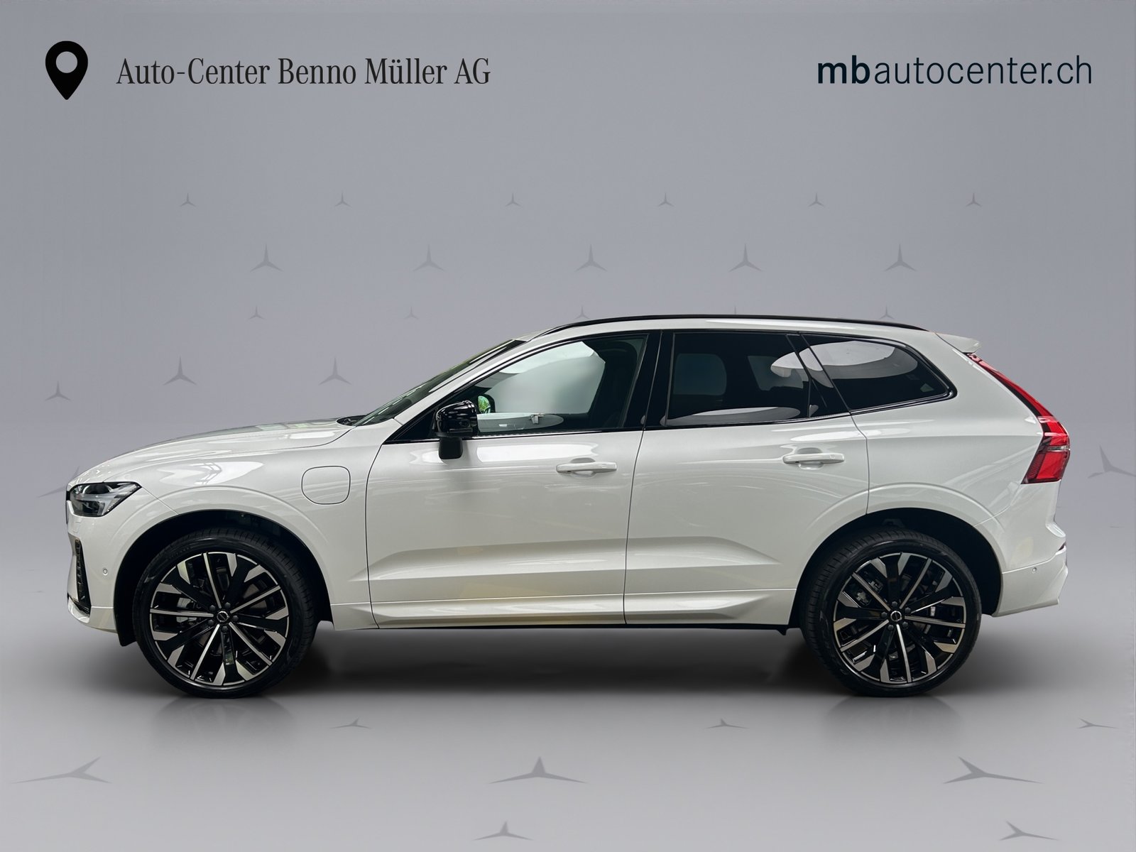 VOLVO XC60 2.0 T8 TE Ultra Dark eAWD, Hybride Rechargeable Essence/Électricité, Voiture nouvelle, Automatique - 2