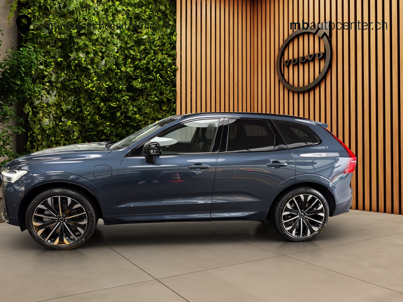 VOLVO XC60 2.0 T8 TE Ultra Dark eAWD, Plug-in-Hybrid Petrol/Electric, New car, Automatic - 2