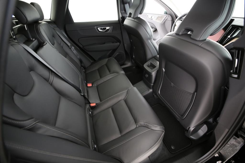 VOLVO XC60 2.0 T6 TE Black Edition eAWD, Plug-in-Hybrid Benzin/Elektro, Neuwagen, Automatik - 6